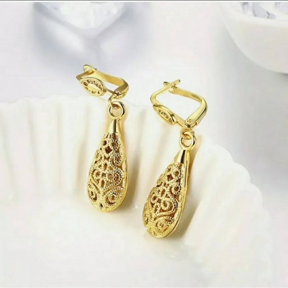 Gold Vintage Earrings - Picture 4 of 5